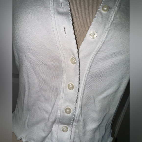 Brandy Melville Women's White button up ruffle top one size - Picture 4 of 7
